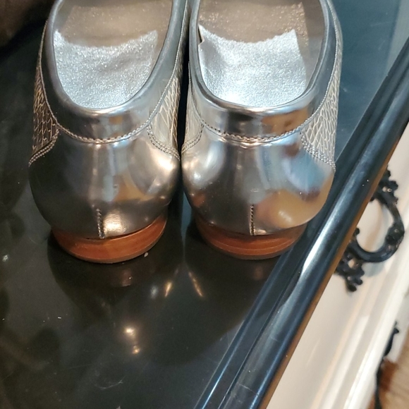 Cole Haan Silver flats Marlee Moc size 8 - Picture 4 of 5